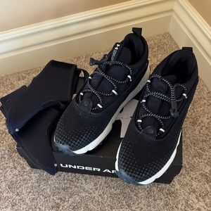 Under Armour black lace up HOVR summit shoes.